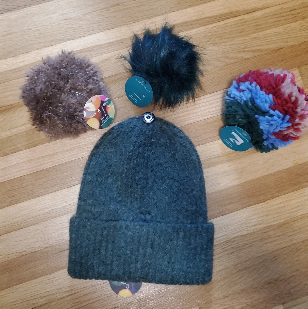 NWT Anthropologie beanie hat with 3  interchangeable pom poms